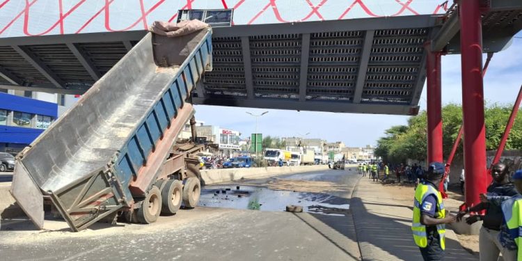 Collision camion avec la Passerelle Yoff-Tonghor: le nouveau ministre des Transports annonce des sanctions Collision camion avec la Passerelle Yoff-Tonghor: le nouveau ministre des Transports annonce des sanctions