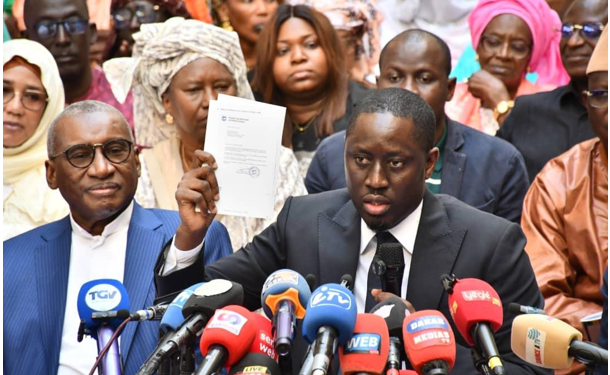 Macky Sall: L’Apr s’interroge sur l’endettement de 10.200 milliards FCFA.