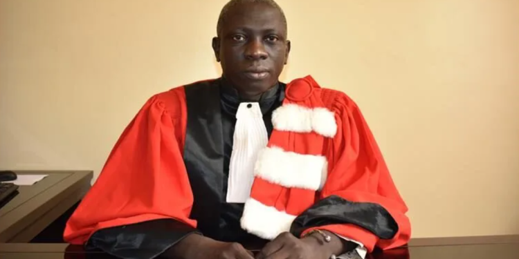 UGB: Papa Samba Ndiaye récompensé pour son leadership exceptionnel. UGB: Papa Samba Ndiaye récompensé pour son leadership exceptionnel.
