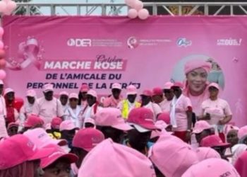 MARCHE ROSE POUR ARROSER LA LUTTE CONTRE LE CANCER