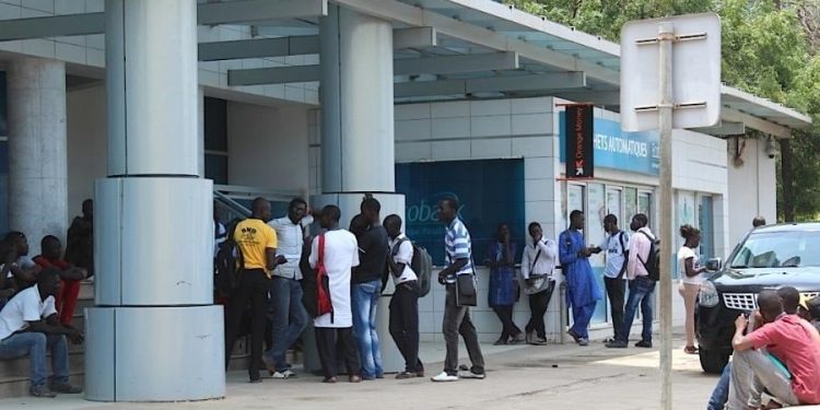 VERSEMENT DES BOURSES : LA DIRECTION RECTIFIE LE CALENDRIER ET RÉPOND AUX INQUIÉTUDES DES ÉTUDIANTS VERSEMENT DES BOURSES : LA DIRECTION RECTIFIE LE CALENDRIER ET RÉPOND AUX INQUIÉTUDES DES ÉTUDIANTS