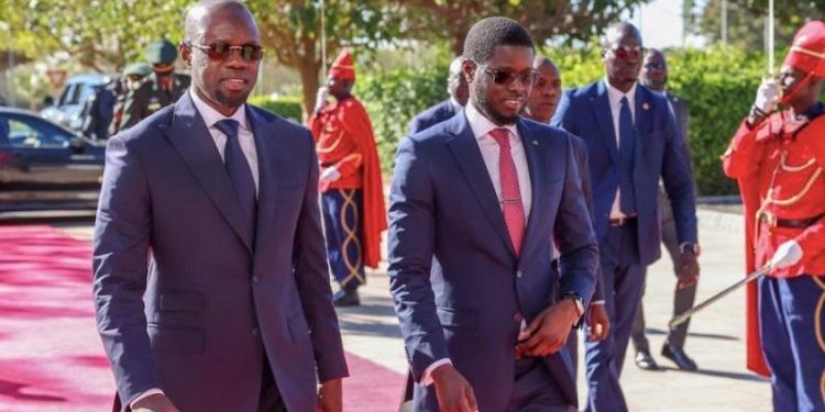 Réunion nocturne au Palais : Le Président Diomaye Faye et Sonko se sont rencontrés (Babacar Touré Kéwoulo) Réunion nocturne au Palais : Le Président Diomaye Faye et Sonko se sont rencontrés (Babacar Touré Kéwoulo)