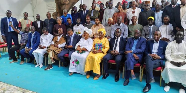 «Diomaye Président» : un leader porte plainte contre…