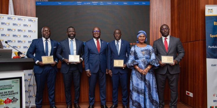 Levée record de 454 milliards par l’Etat du Sénégal : La "grande" contribution de FbnBank et la réaction du Dg Omar Dioum Levée record de 454 milliards par l’Etat du Sénégal : La « grande » contribution de FbnBank et la réaction du Dg Omar Dioum