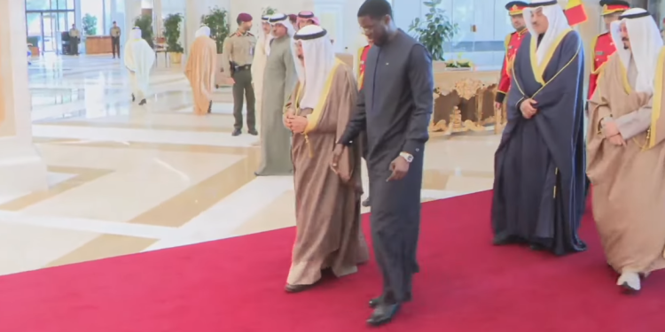 [VIDÉO]SÉNÉGAL–KOWEÏT : BASSIROU DIOMAYE FAYE RÉAFFIRME LES LIENS DE COOPÉRATION AVEC L’ÉMIR