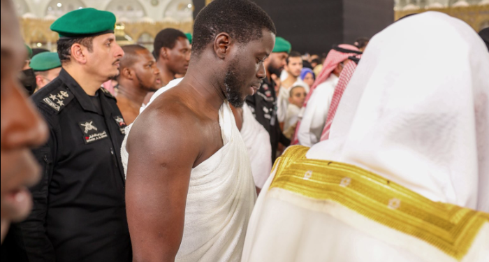 [Photos]Le Président Bassirou Diomaye Faye à La Mecque : un moment de recueillement au Masjid al-Haram