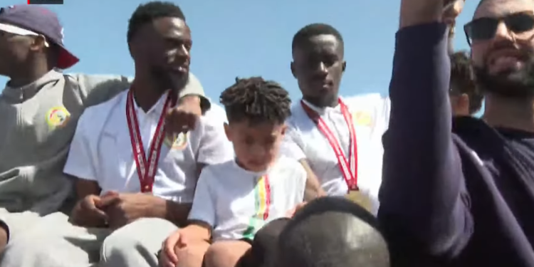 [VIDÉO]Parade des Lions : Ouseynou Niang, Pape Matar Sarr et Gana Gueye scandent leur joie
